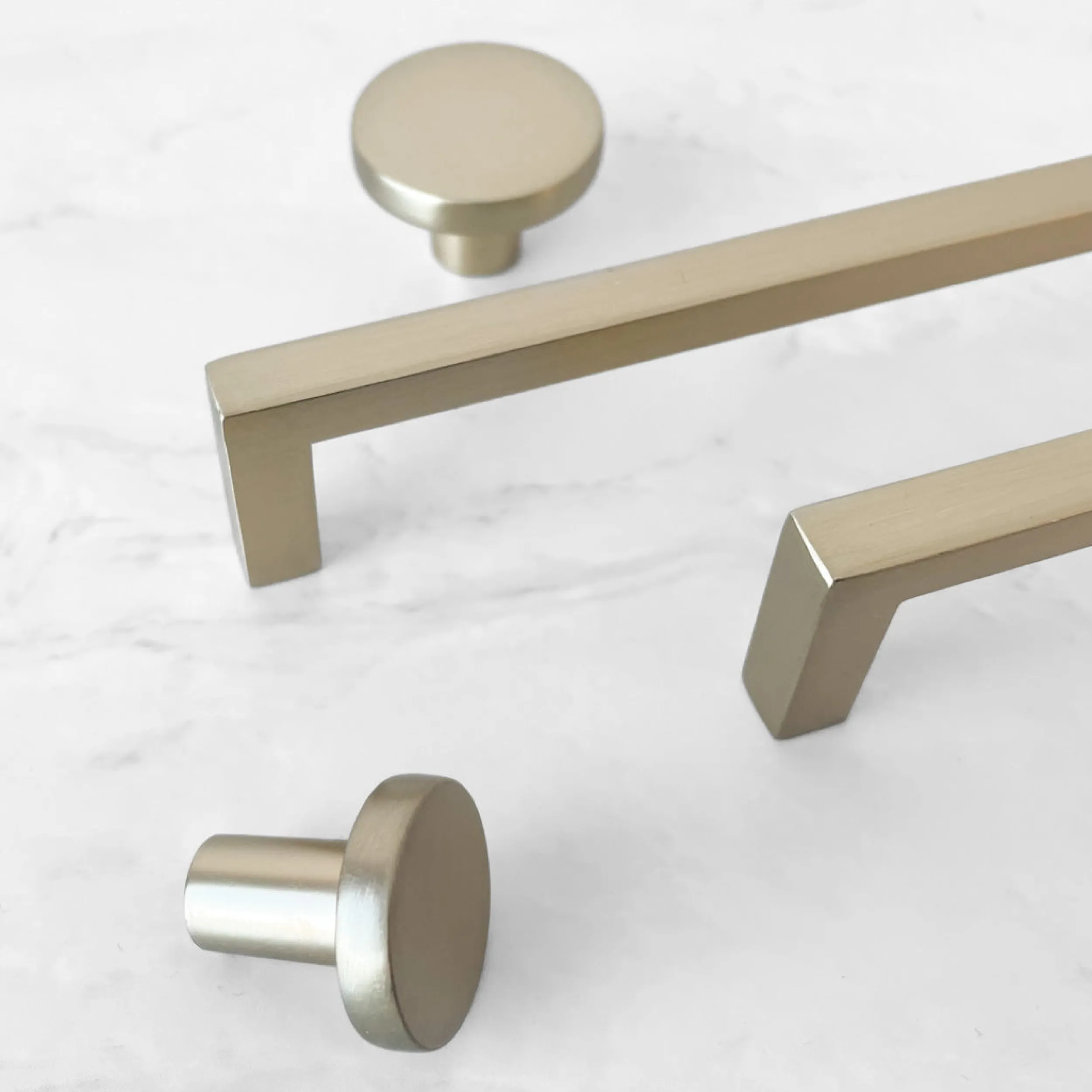 Clearance Knott, børstet messing 22 mm Håndtak