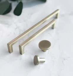 Clearance Knott, børstet messing 22 mm Håndtak