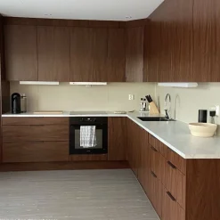 Best Walnut deep og marmor kjøkkenkit Kjøkken | Benkeplate